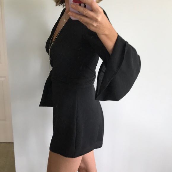 ♥️1 SIZE SMALL♥️Black Bell Sleeve Romper - Picture 4 of 7
